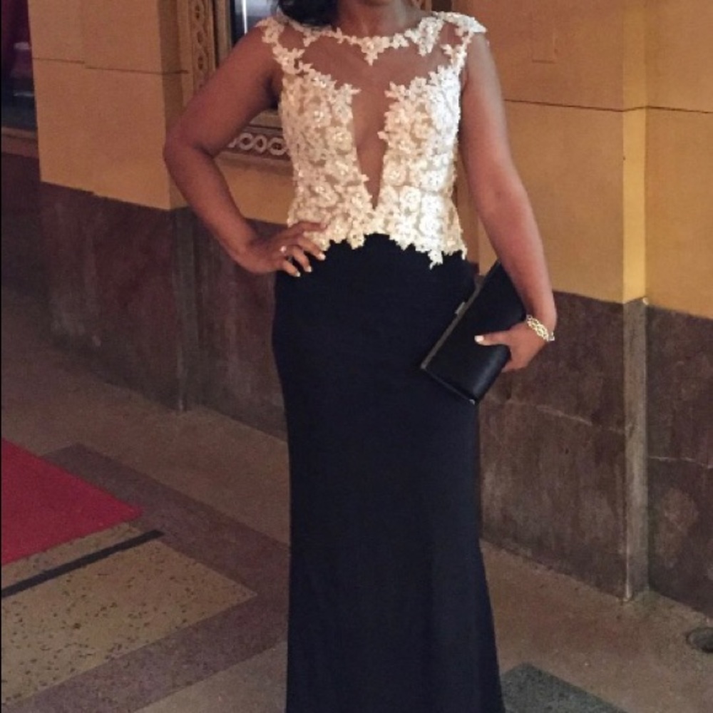 Elegant prom/evening gown